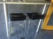 Vendo 2 bancos de balcão