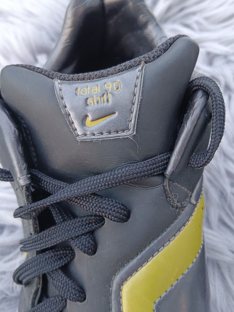 Korki czarno-złote Nike total 90 shift rozm. 41