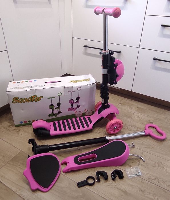 Hulajnoga trójkołowa 3 w 1 - siedzisko, pchacz, świecące kółka