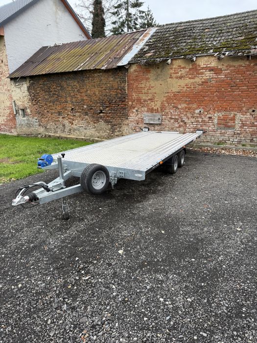 Przyczepa laweta uchylna