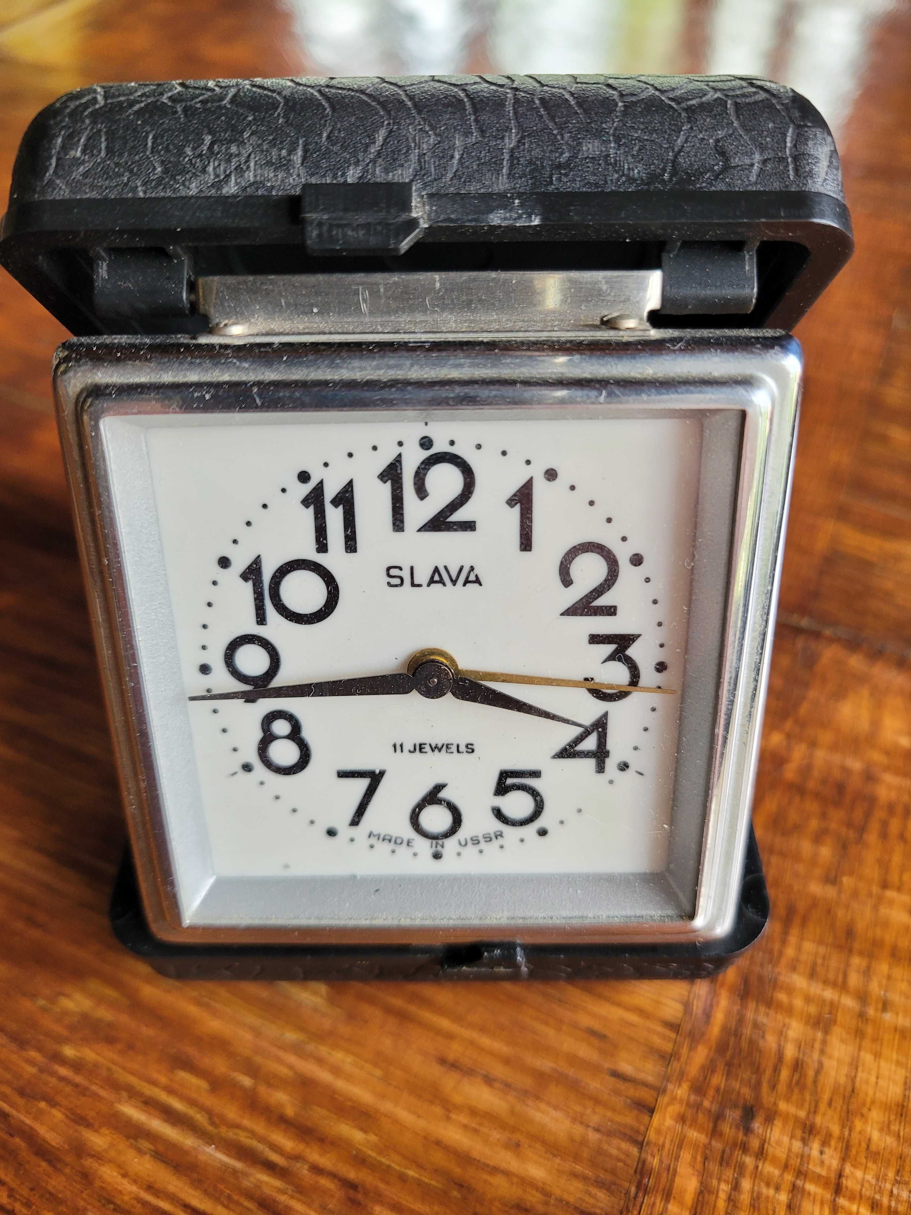 Stary zegarek z epoki PRL Slava