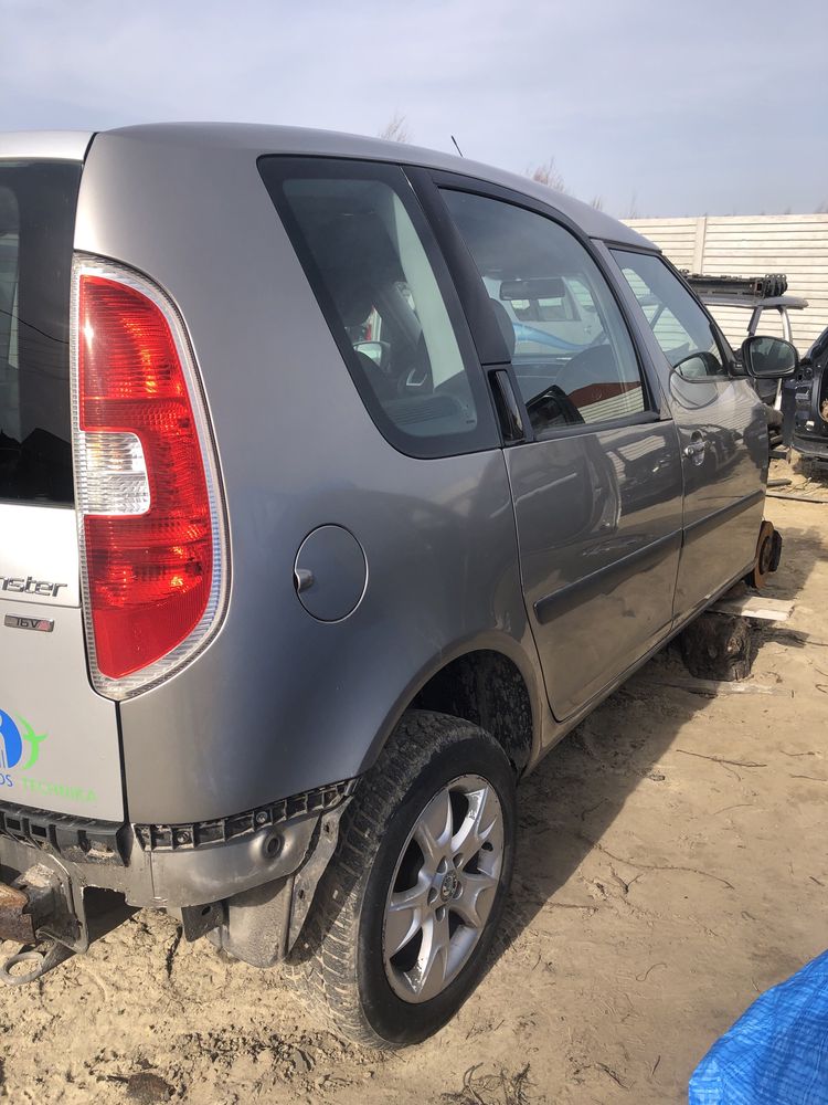 Четверть задня ліва права skoda roomster , praktic