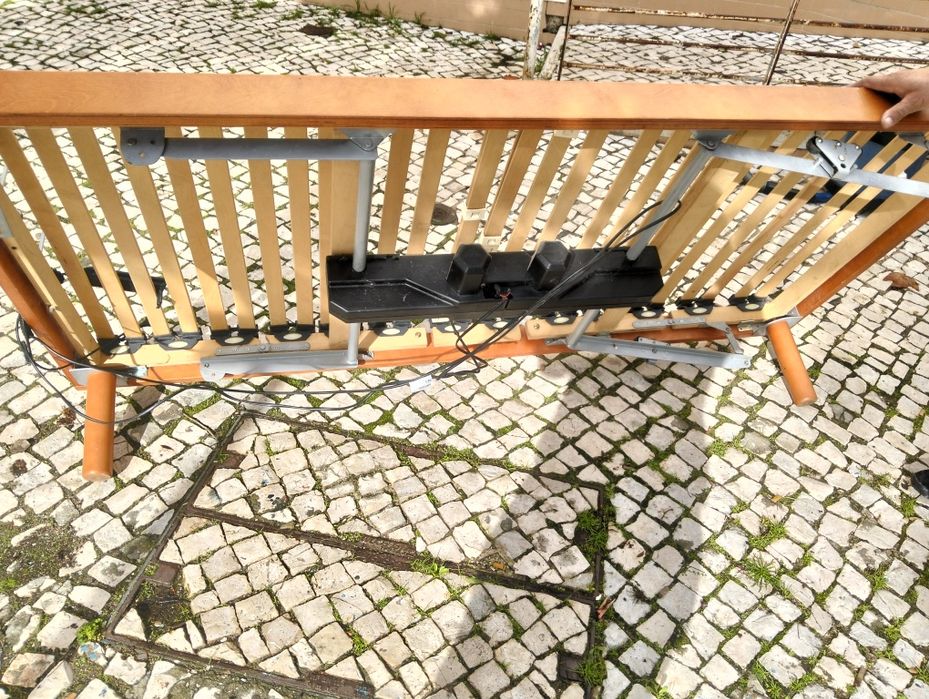 Cama articulada para pessoas acamadas
