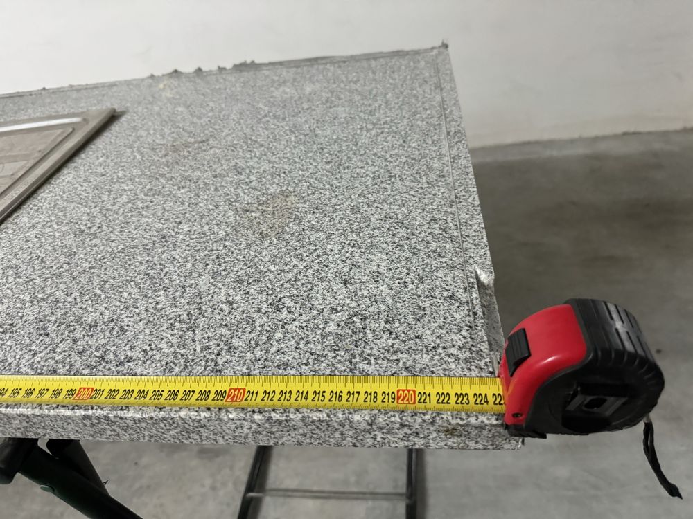 Pedra para banca de cozinha com furo para placa e pio para lava loiça