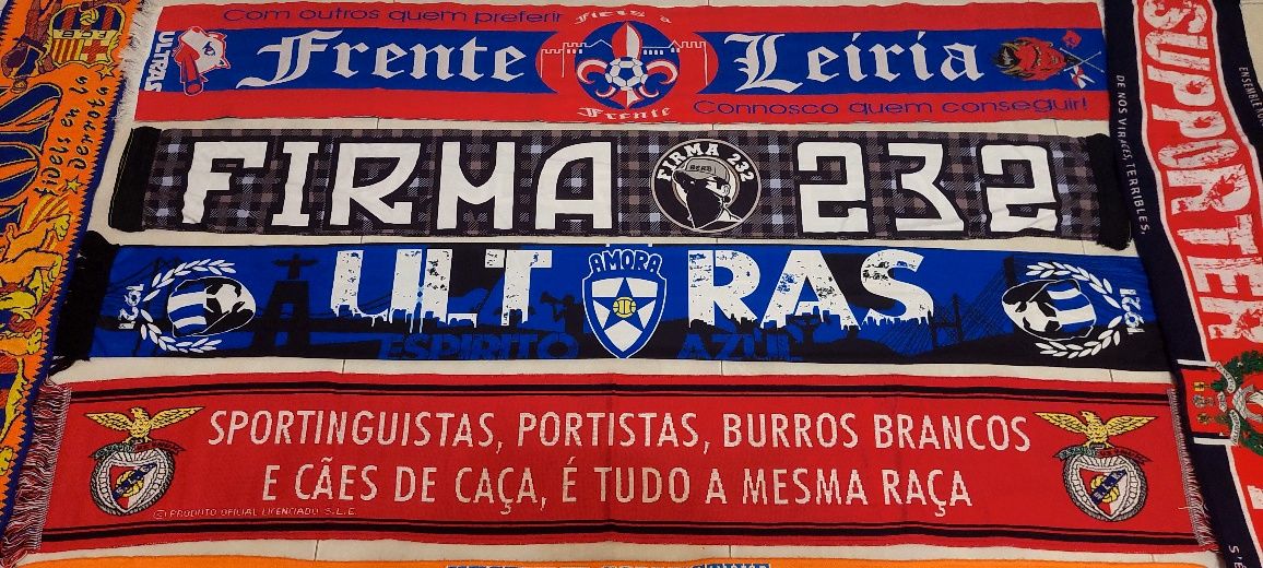 Cachecois de varios clubes e claques