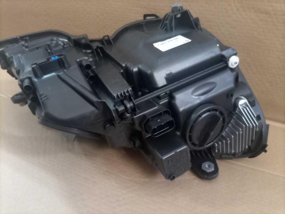 Optica  Esquerdo Mercedes WDD 212 - NOVA