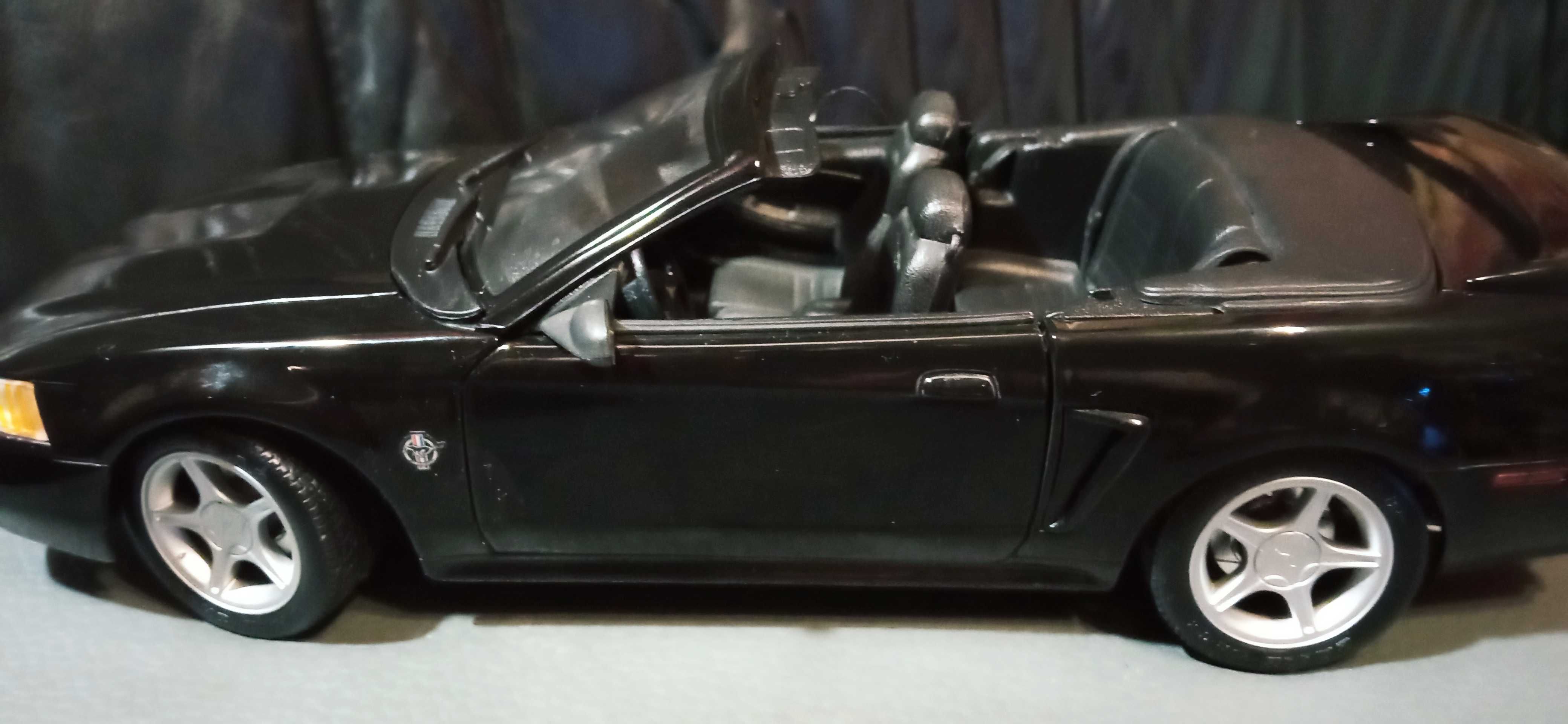 Ford Mustang GT z 1999 r. Skala 1:18 Maisto