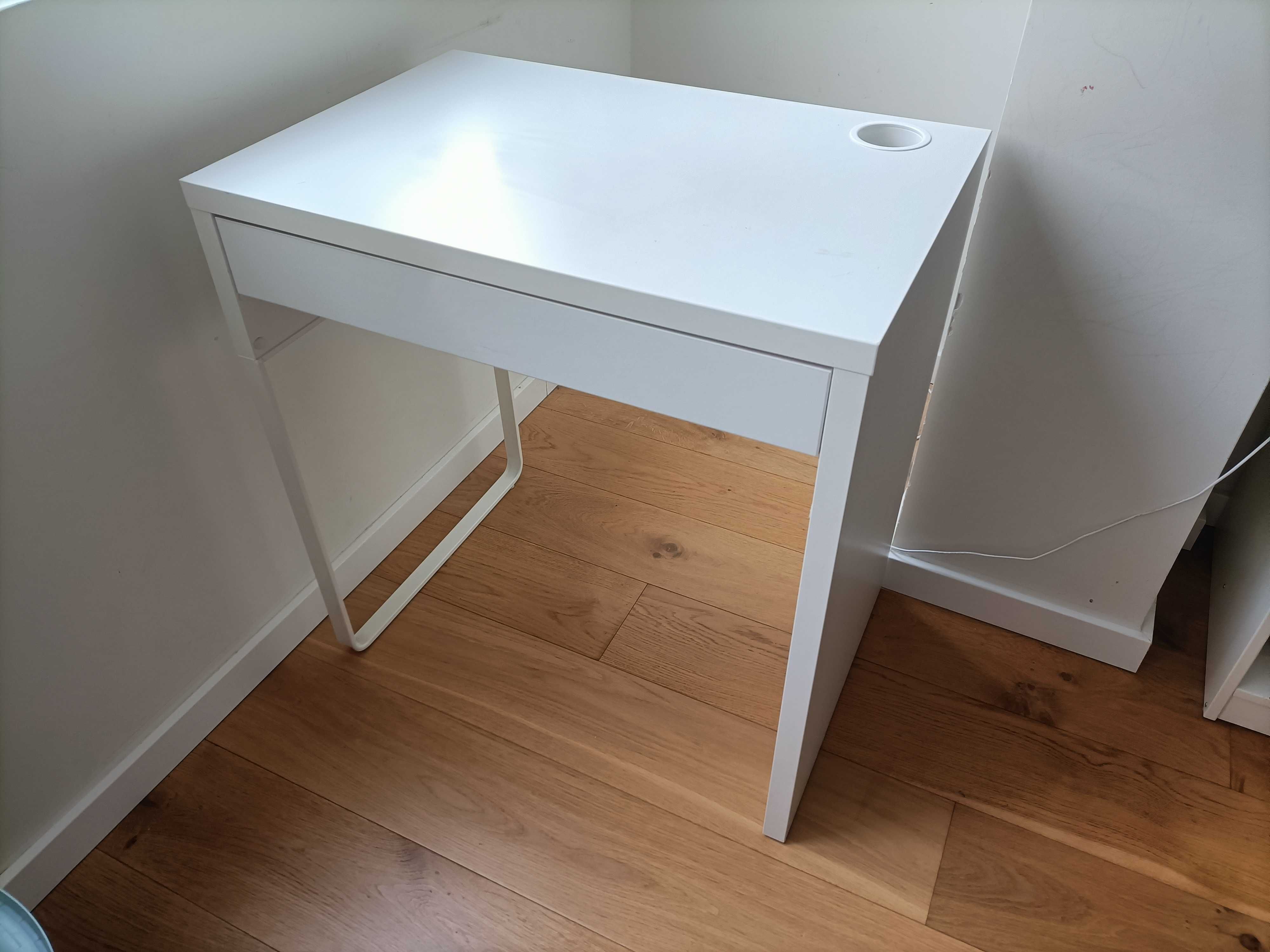 Secretária Compacta IKEA MICKE Branca c/ Gaveta e Passa Cabos