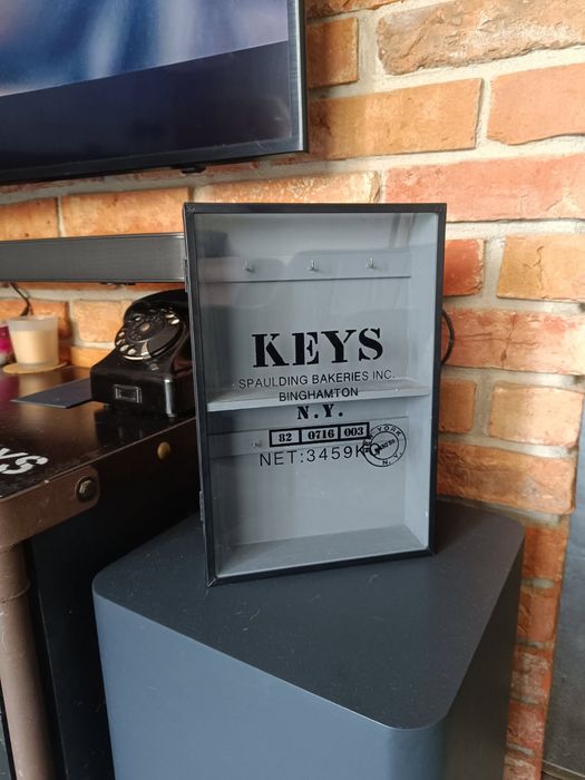 Szafka na klucze loft. Łódź