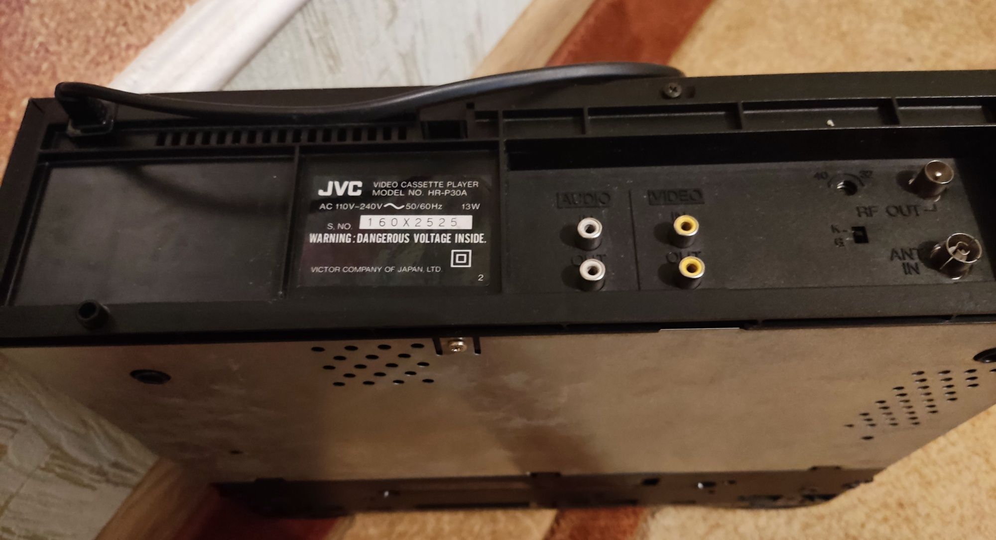 Продам видеомагнитофон JVC Р30.