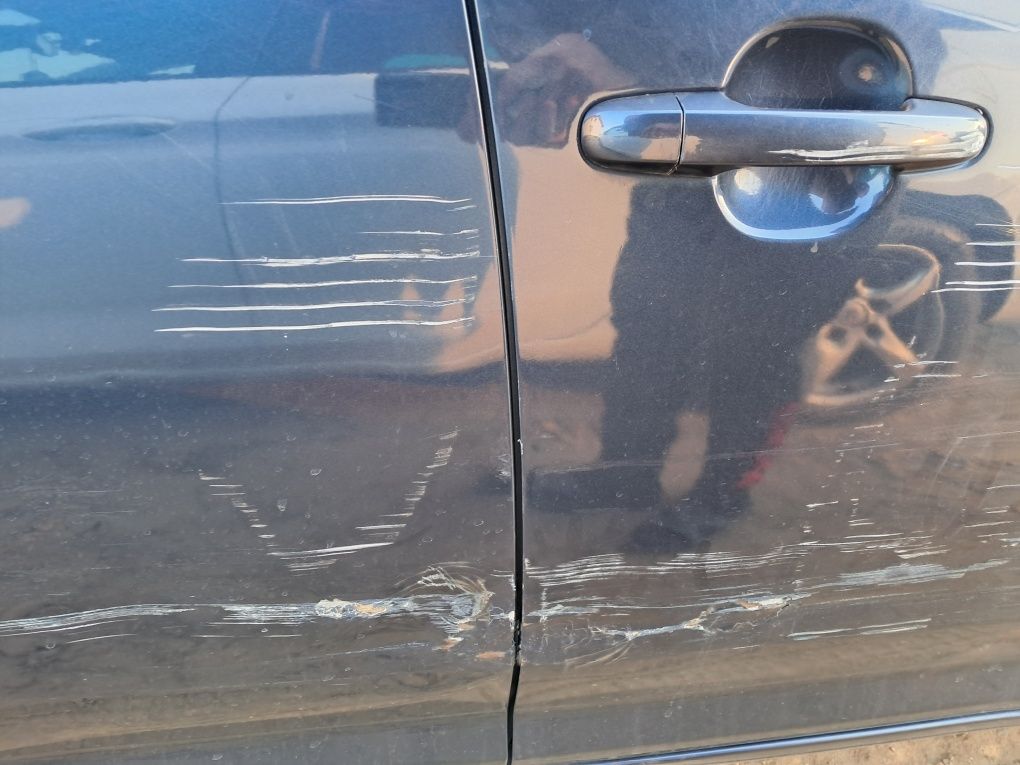 Sprzedam delikatnie uszkodzoną blacharsko Kia Ceed kombi z 2008r.