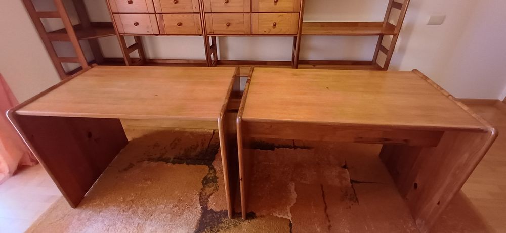 Duas secretárias Pinho Mel