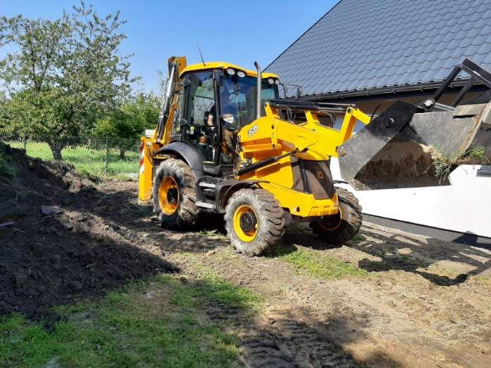 Usługi koparką, koparko-ładowarką