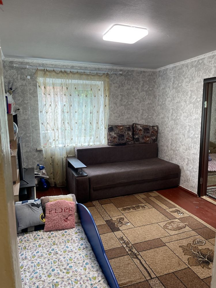 Продам двухкомнатную квартиру в центре Зачепиловки