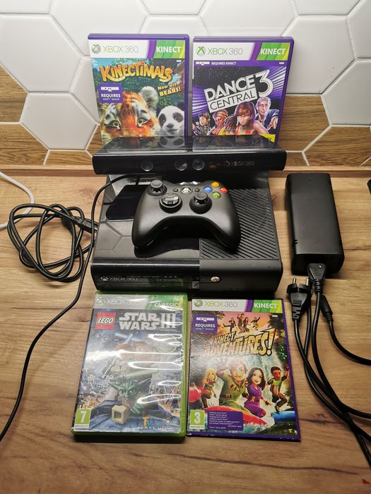 Konsola Microsoft Xbox 360 4gb + kinect+ pad + 4 gry