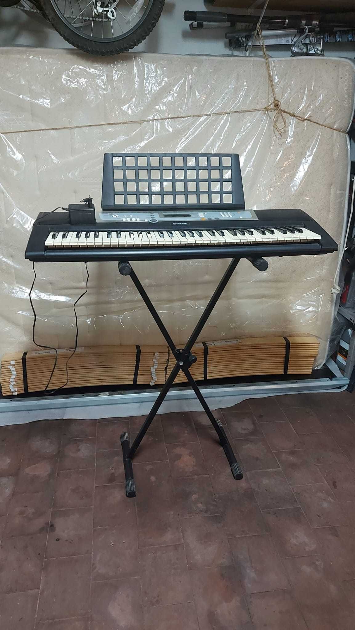 Órgão Yamaha E203