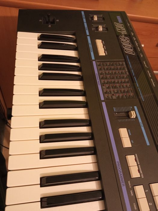 Syntezator hybrydowy Korg DW 6000