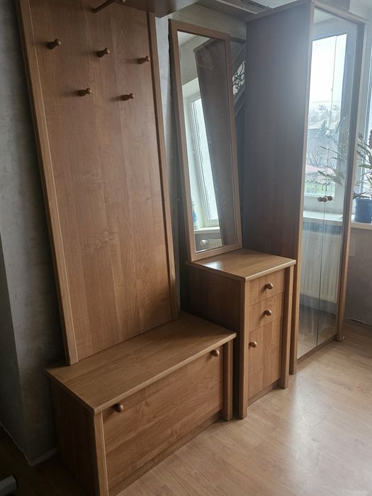 Продам меблевий комплект у передпокій