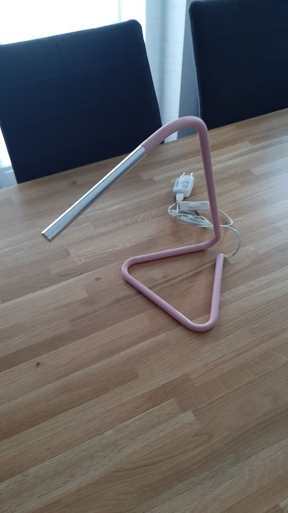 Lampka biurkowa Ikea różowa