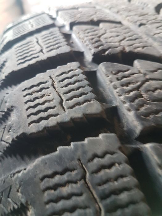 Toyo 3 шт зимові r20