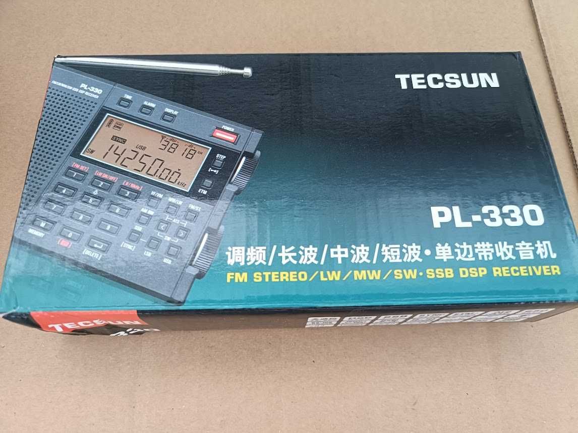 Радіоприймач Tecsun PL-330 з додатковим акумулятором, цілий, чистий.