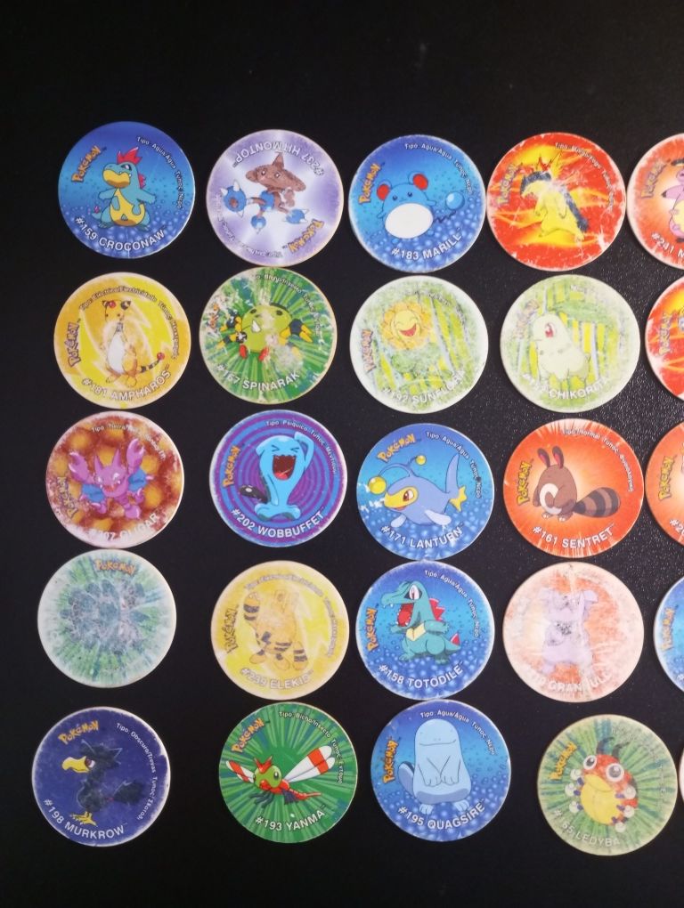 44 ou 82  pokémons tazos 3