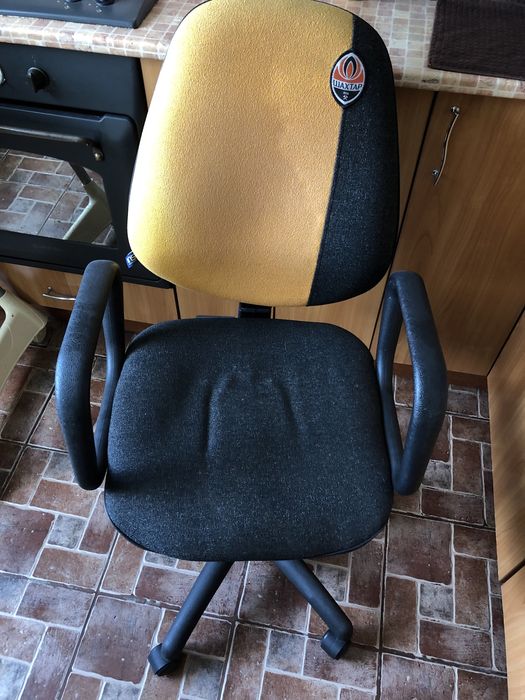 Стул на колесиках