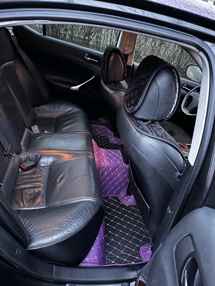 Lexus is 220d