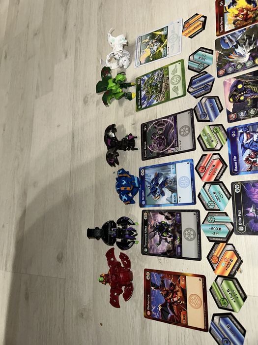 Bakugan - фігурки бакугани з картками та фішками