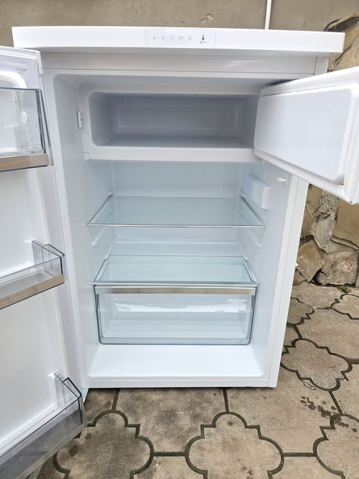 Маленький холодильник AEG RTE811D1AW з морозилкою