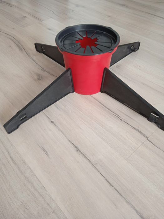 Stojak na małą choinkę.