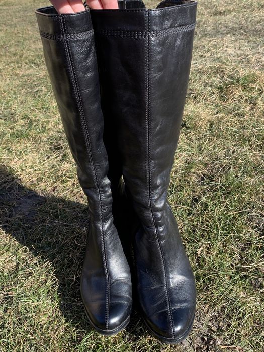 Високі черевики.