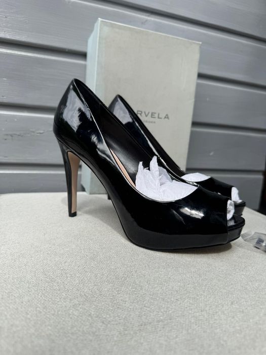 Nowe szpilki damskie CARVELA czarne lakierowane 40