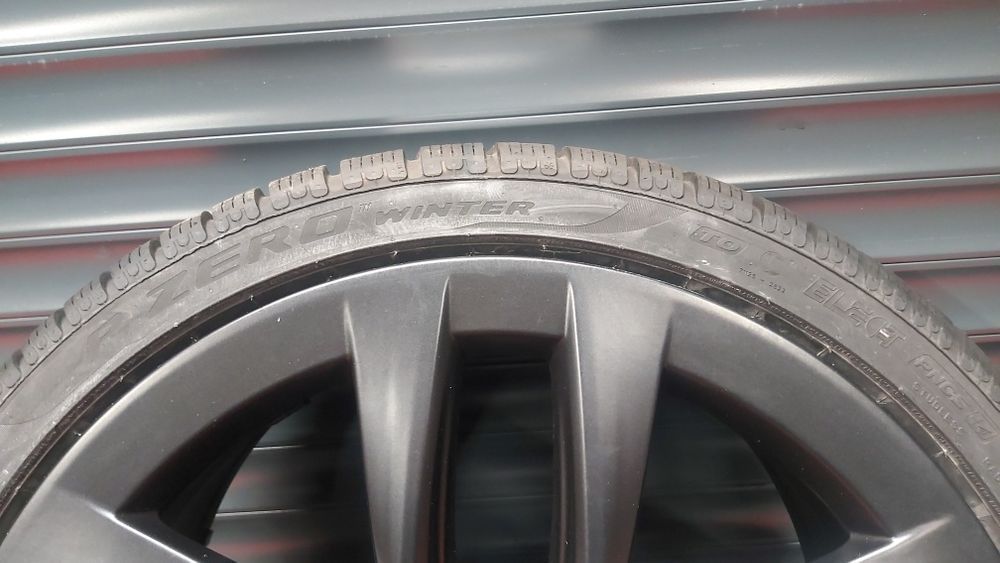 Koło Felga Opona 295/30R21 PIRELLI Tesla S Plaid 2021+