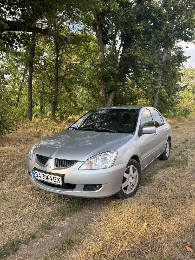 Продам гарний Лансер 9