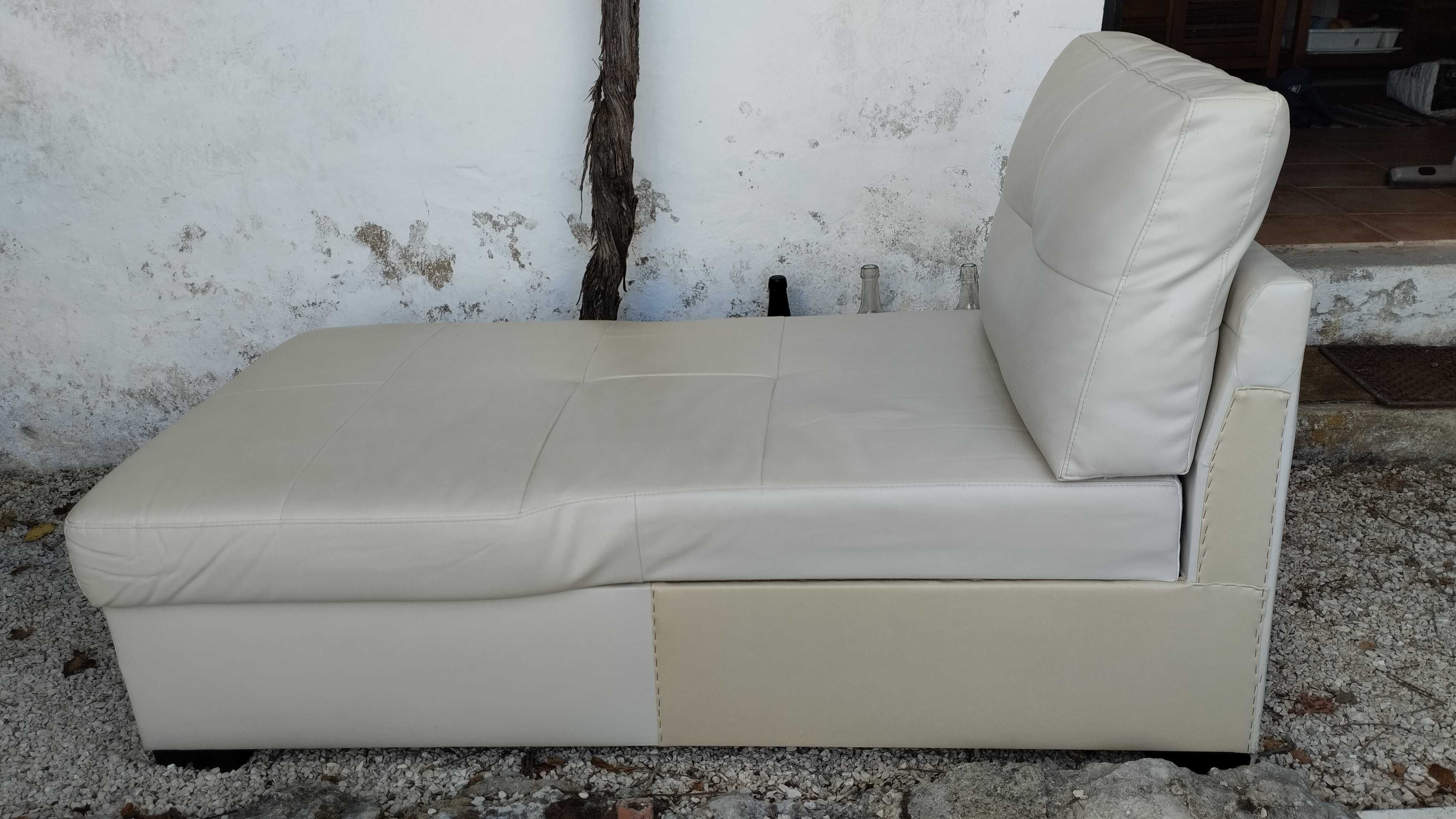 Chaise longue IKEA com arrumação