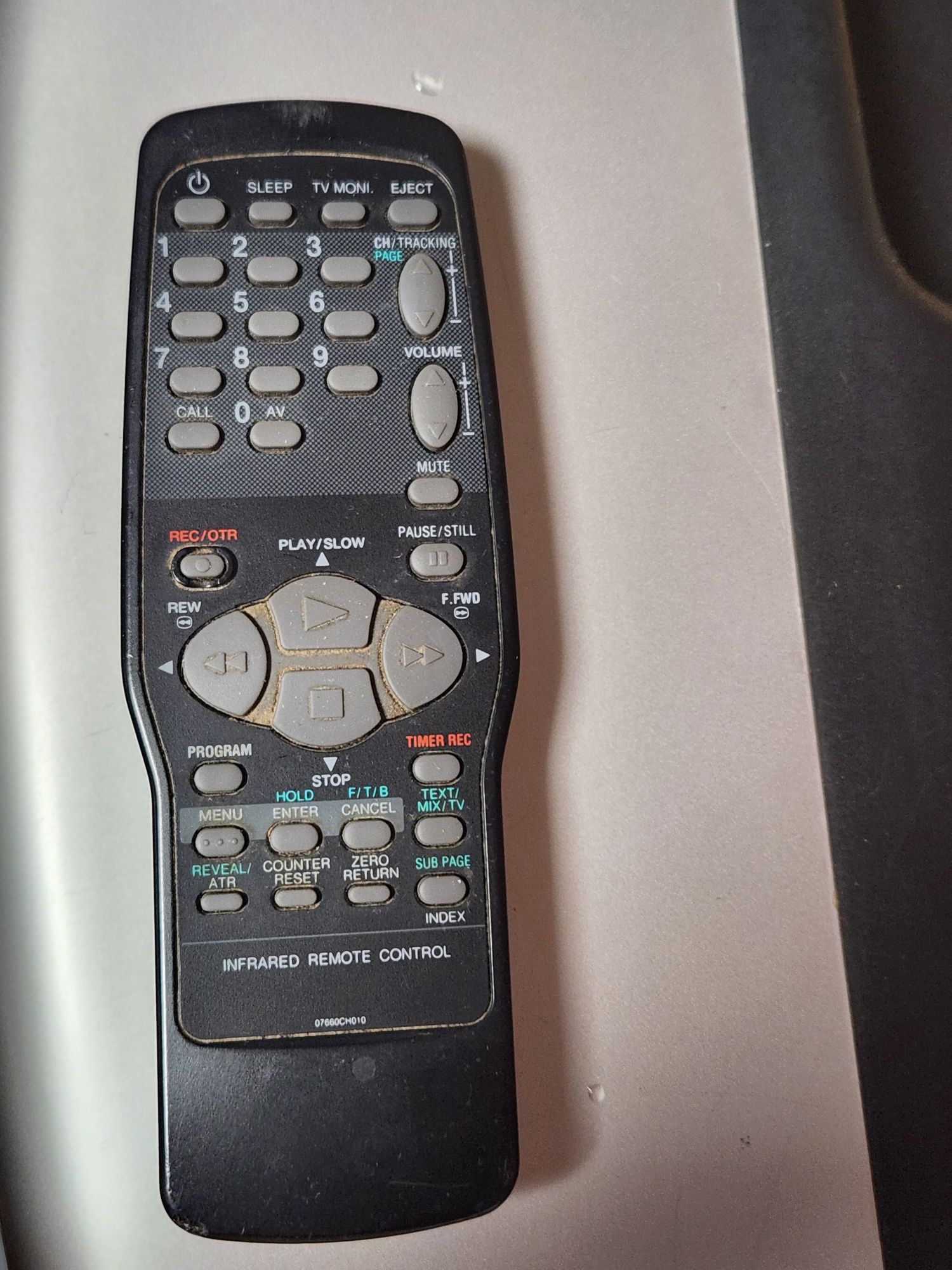 Televisão vintage com vídeo VHS incodporado