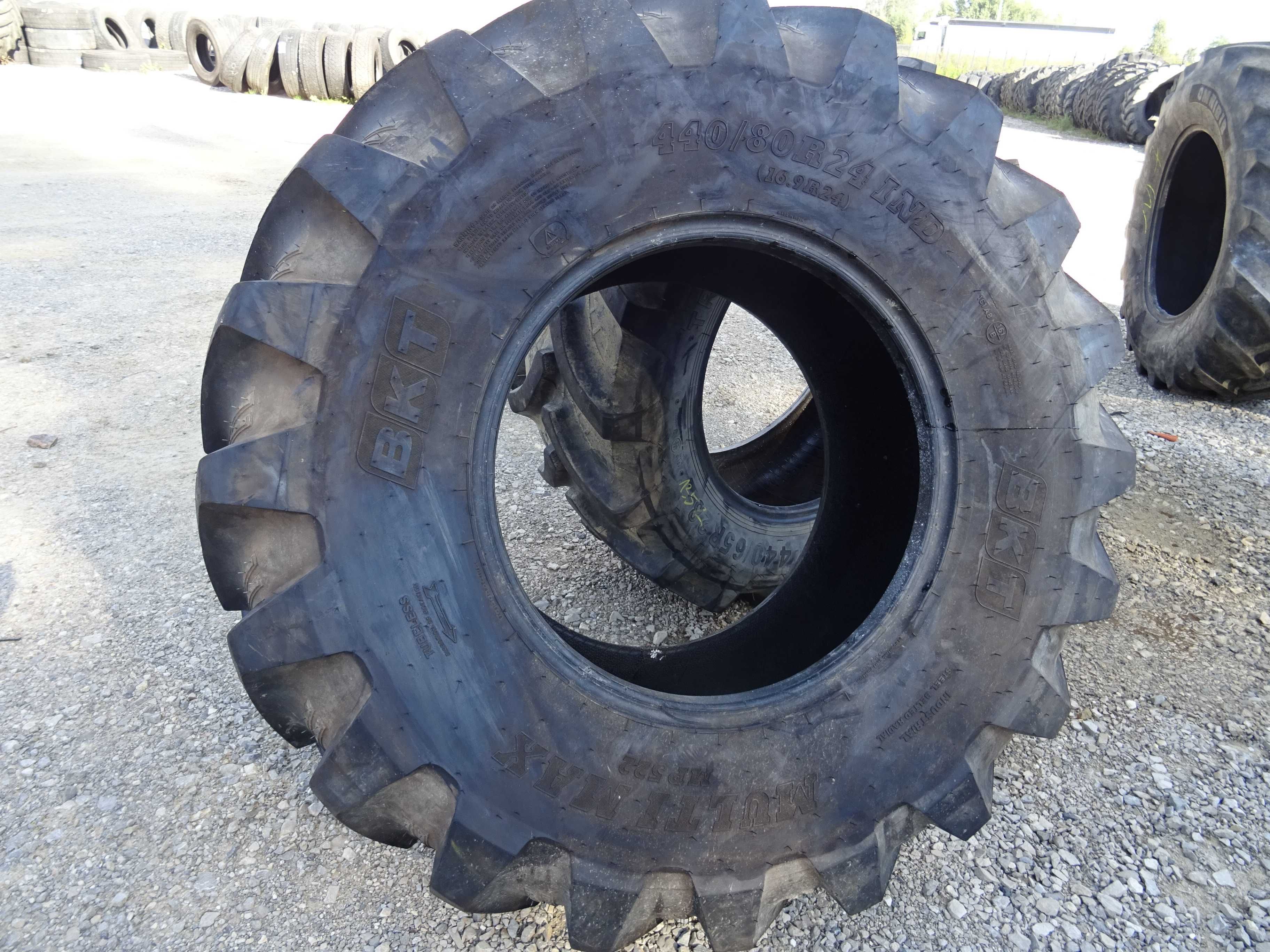 opona 440/80R24 16.9R24 BKT MP522 ( 1100 netto)