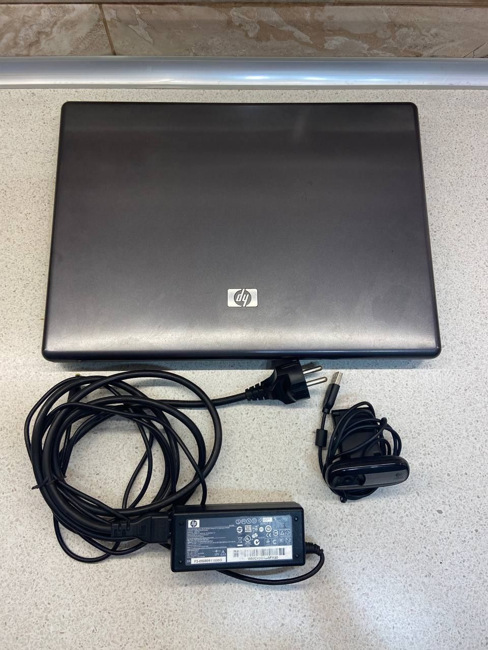 Ноутбук HP550 c веб-камерой Logitech Webcam C170 и сумкой для ноутбука