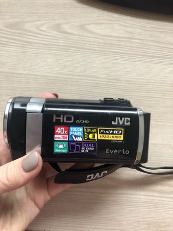 Видеокамера JVC Everio.