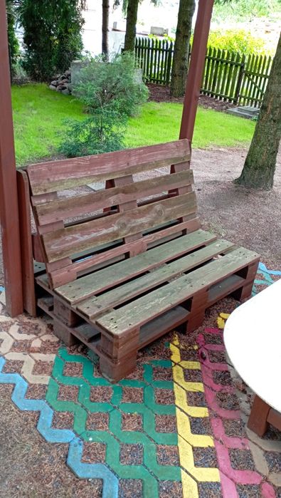 Solidne meble ogrodowe z palet, komplet 2 sofy i stolik