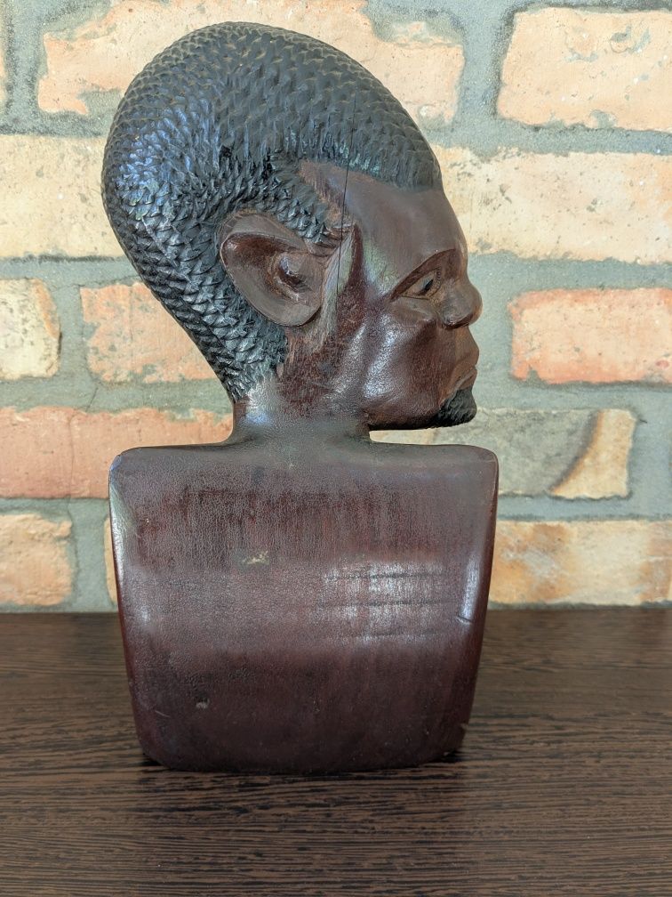 Artesanato Africano em madeira feito á mão.