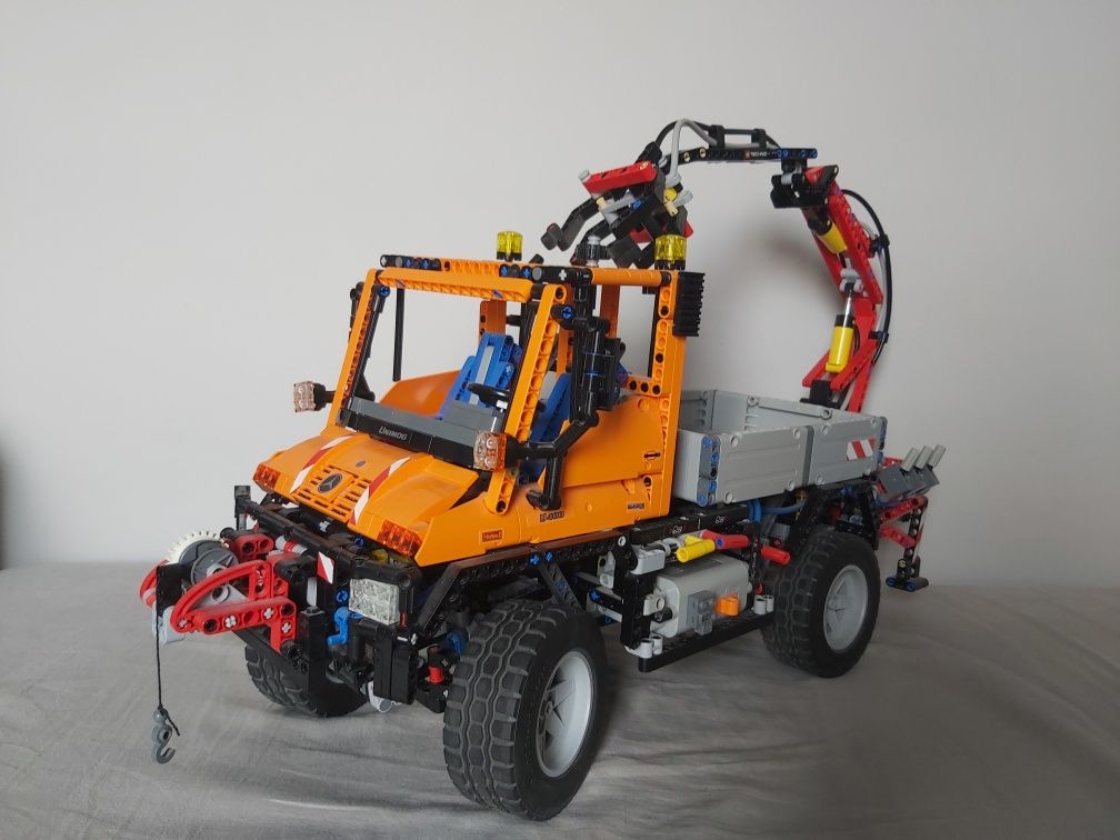 Lego Technic 8110 Unimog Mercedes U400