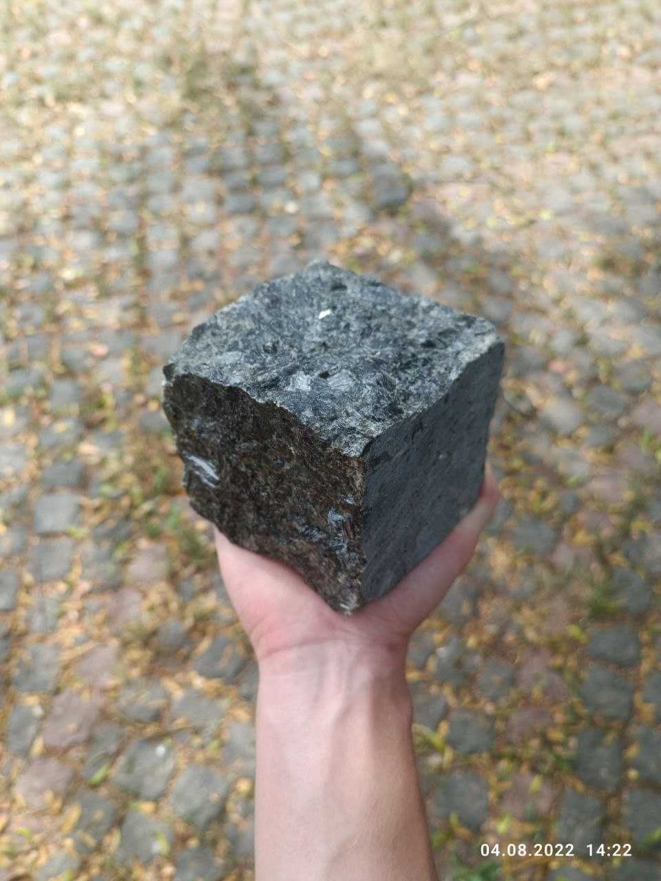 Бруківка гранітна колота