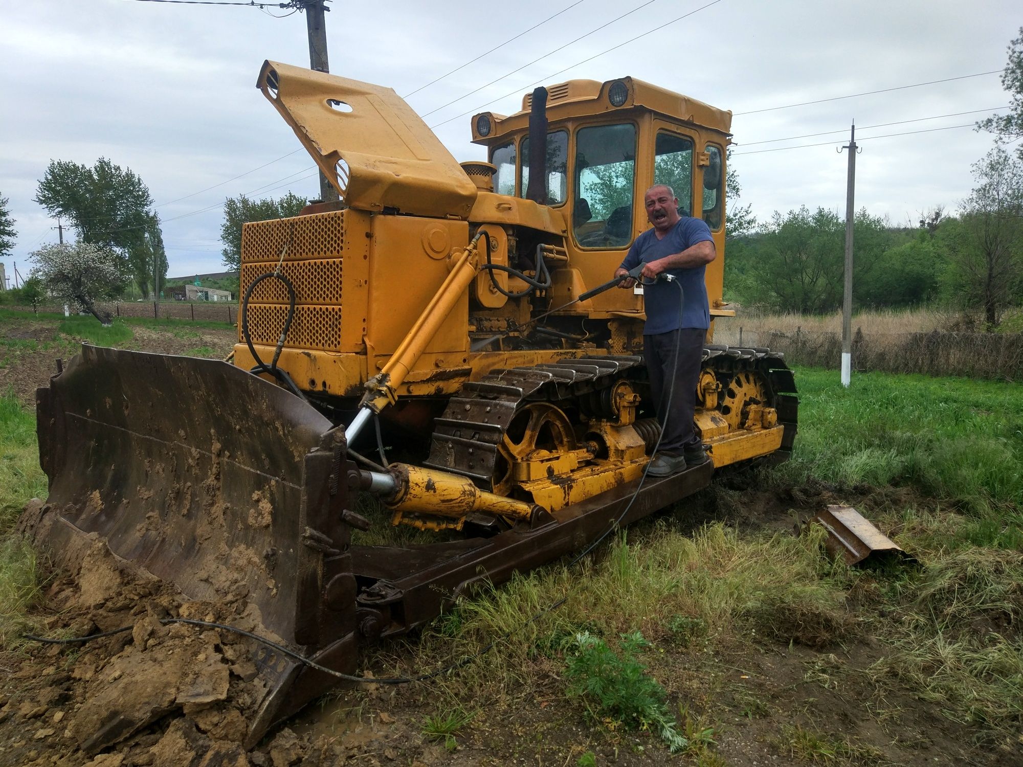 Продам бульдозер Т130 з прямим стартером