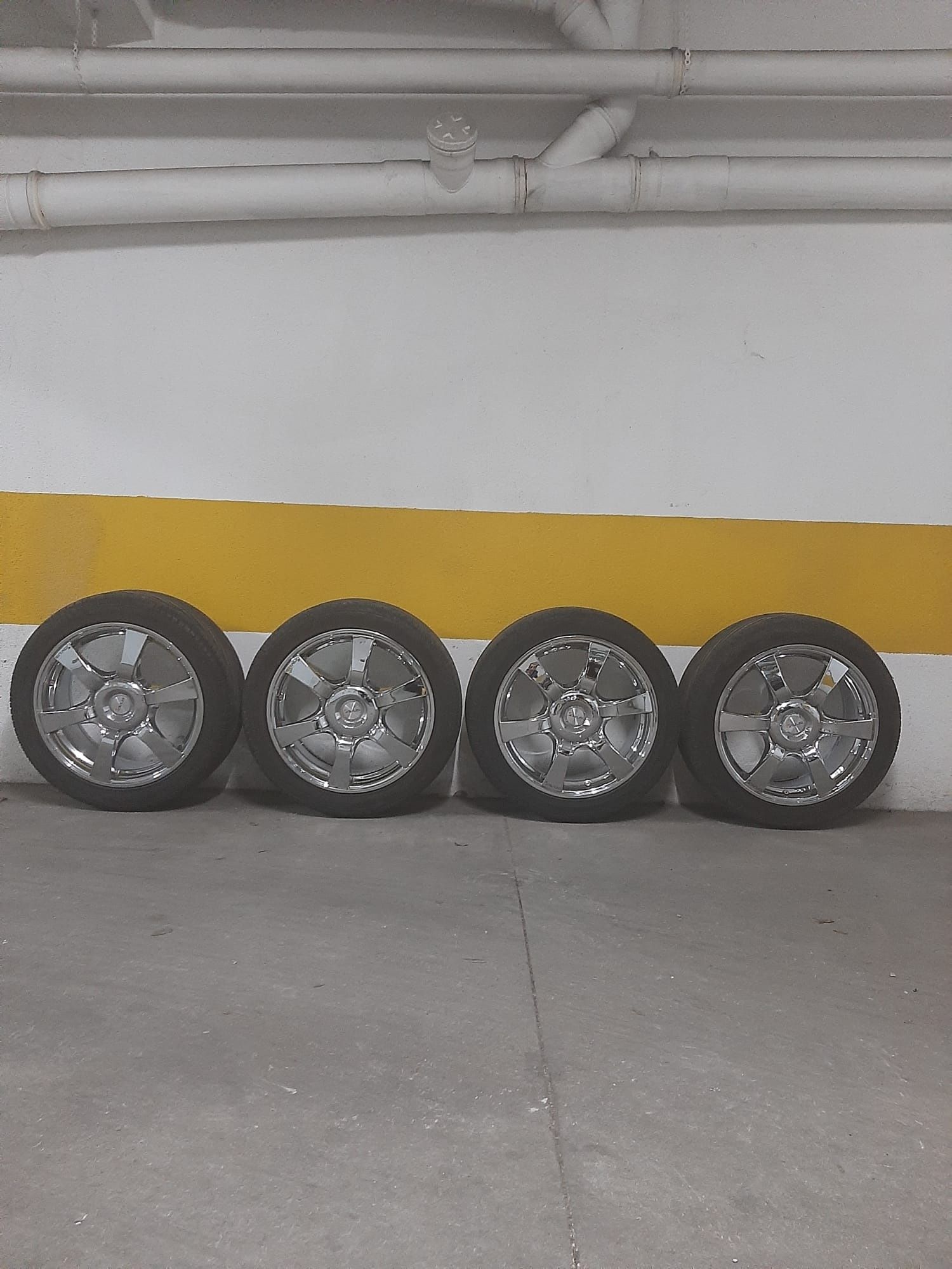 Jantes Avus 17" com pneus 225/45 Goodyear Eagle F1