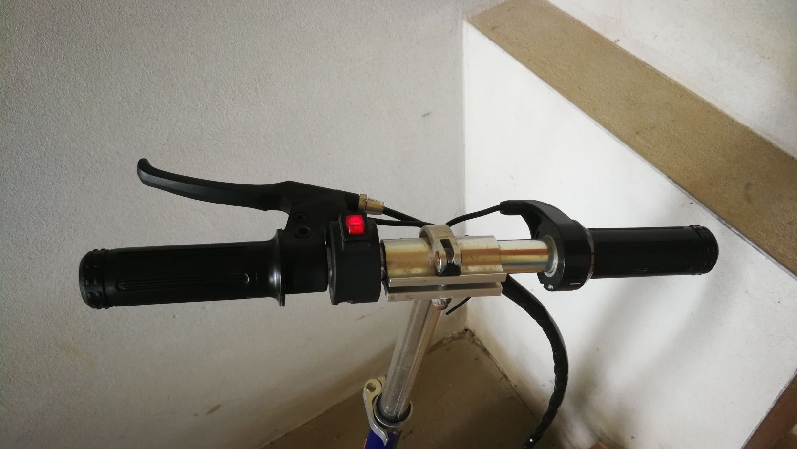 Hulajnoga elektryczna Elektro-Scooter skuter dla dzieci