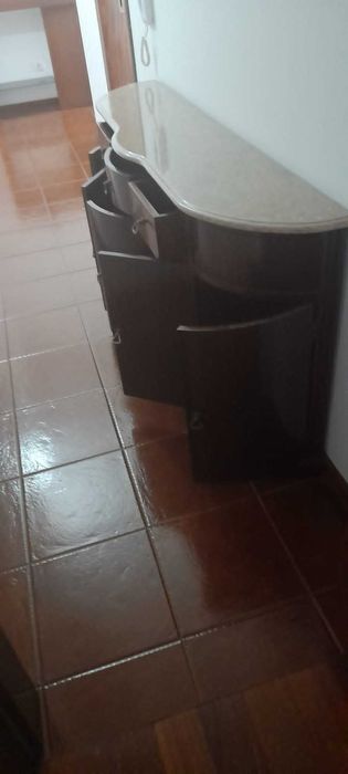 Sapateira com pedra de mármore