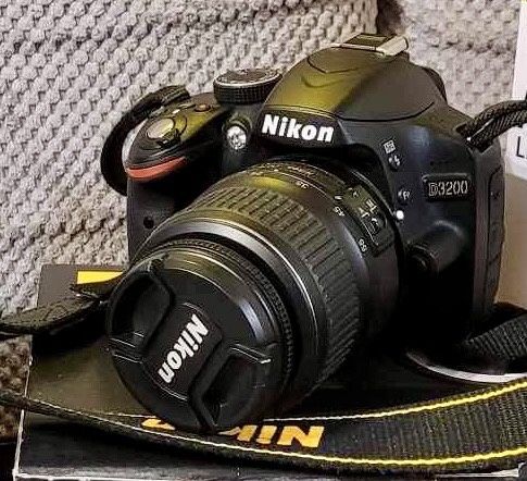 Aparat Nikon D3200 mało używany stan bdb, dodatkowo dwa obiektywy