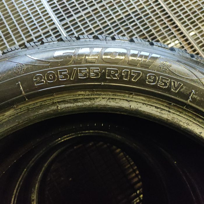 Opona / Opony Zimowe Kormoran Snow 205/55R17 95V 6mm.